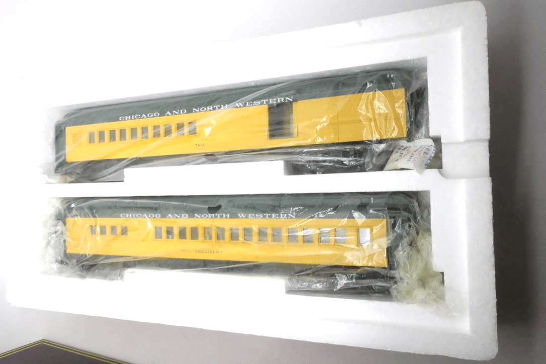 MTH 20-4130 Chicago NorthWestern, Scale Madison Combine/Diner Set - WISE GUYS HOBBIES LLC