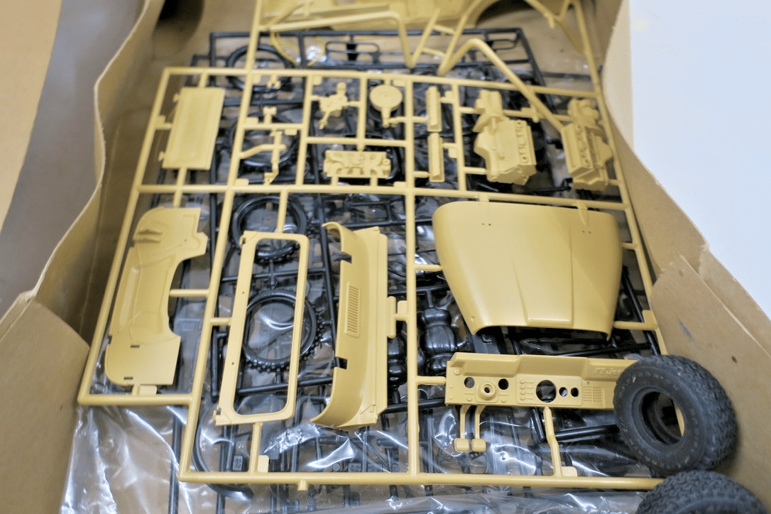 REVELL 1/16 JEEP CJ - 7 RENEGADE + SUZUKI DIRT BIKE 1979 MODEL Model Kit - WISE GUYS HOBBIES LLC