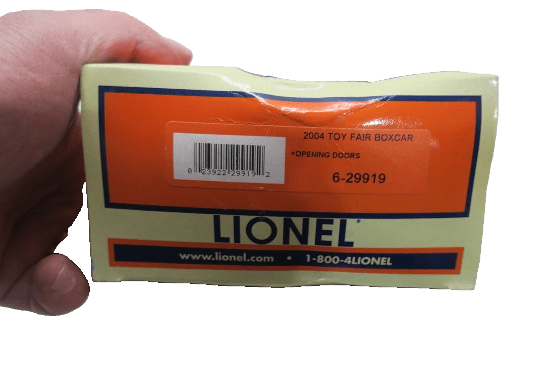 LIONEL O - GAUGE 6 - 29919 2004 TOY FAIR BOX CAR OPENING DOORS - WISE GUYS HOBBIES LLC