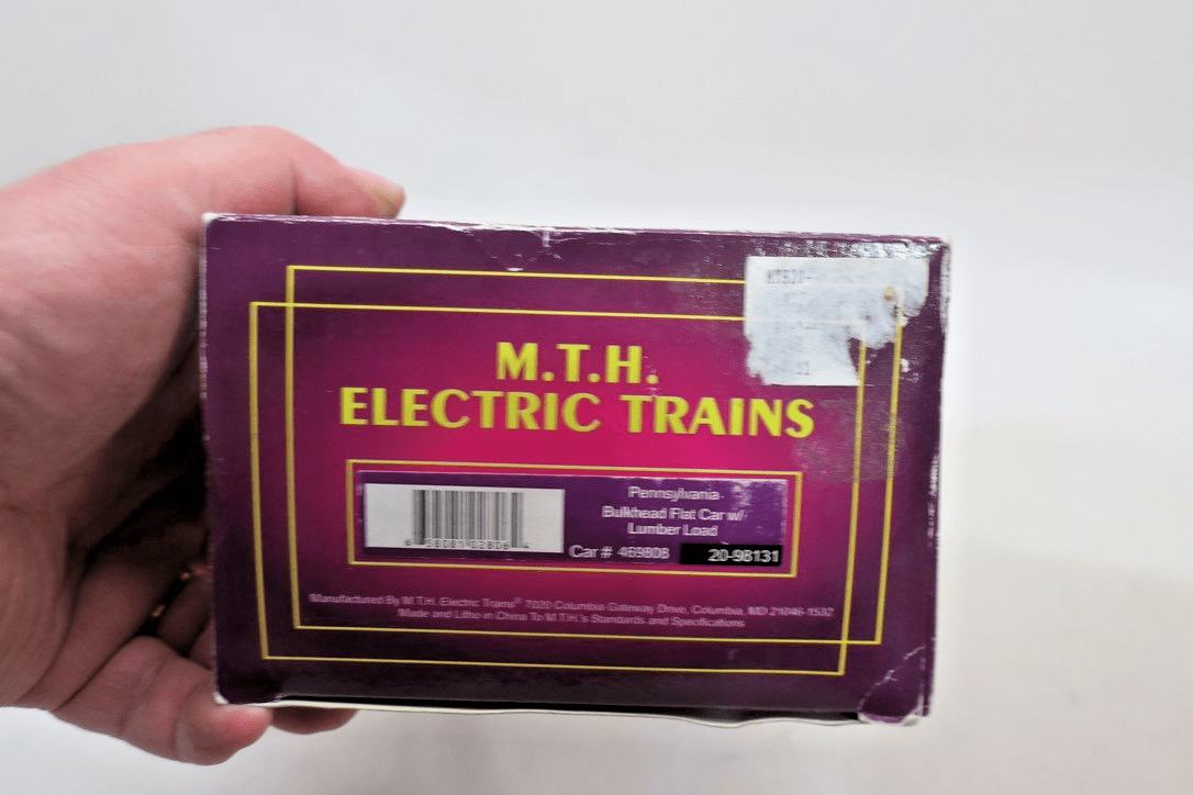 MTH PREMIER 20 - 98131 Pennsylvania Bulkhead Flat Car with Lumber Load - WISE GUYS HOBBIES LLC