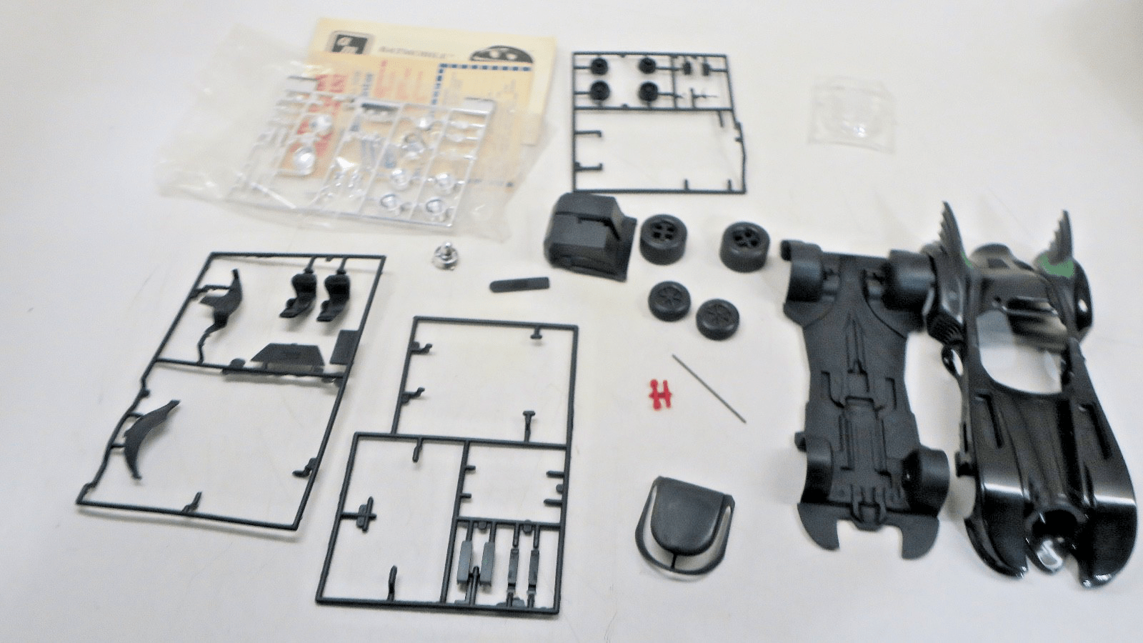 AMT 1/25 6877 Batman Batmobile Model Kit STARTED - WISE GUYS HOBBIES LLC