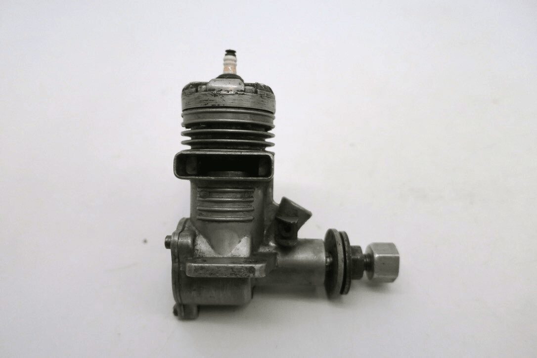 VTG FOX 29 MODEL AIRPLANE ENGINE (c.1950s)+ CHAMPION VG-1 GLOW PLUG - WISE GUYS HOBBIES LLC