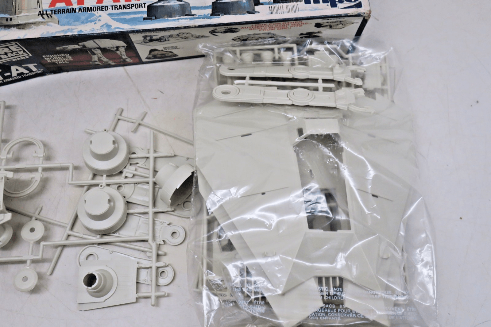 MPC 1/100 Star Wars Empire Strikes Back AT - AT Model Kit 950 - WISE GUYS HOBBIES LLC