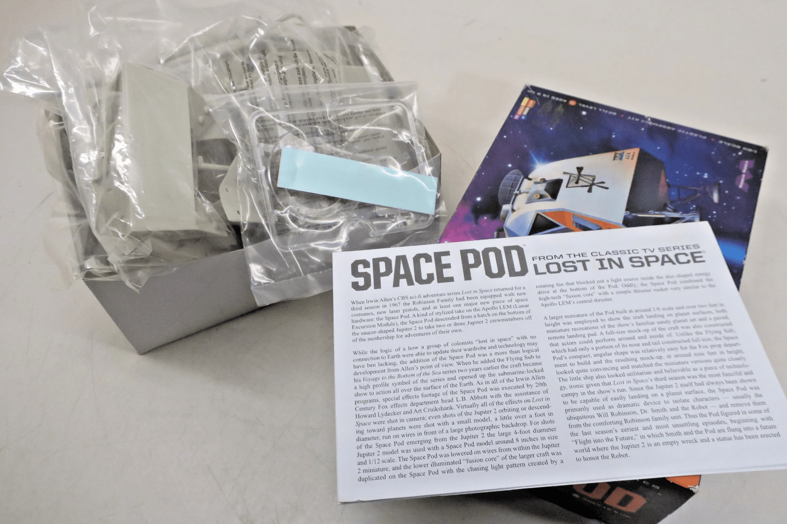 Moebius Models 1/24 "Lost In Space" Space Pod Plastic Model Kit 901 - WISE GUYS HOBBIES LLC
