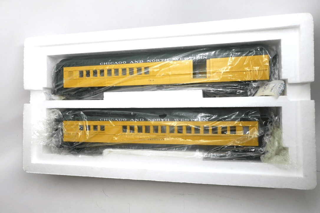 MTH 20-4130 Chicago NorthWestern, Scale Madison Combine/Diner Set - WISE GUYS HOBBIES LLC