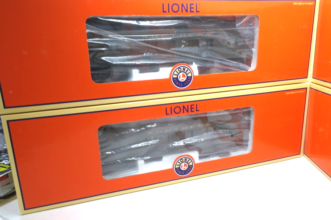 Lionel O-Scale 6-15588 Southern Heavyweight Passenger Car 4-Pack