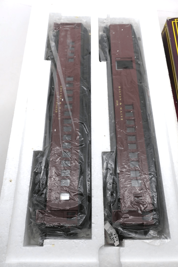MTH 20-4127 Boston & Maine B&M 70' combine diner passenger 2-car set - WISE GUYS HOBBIES LLC