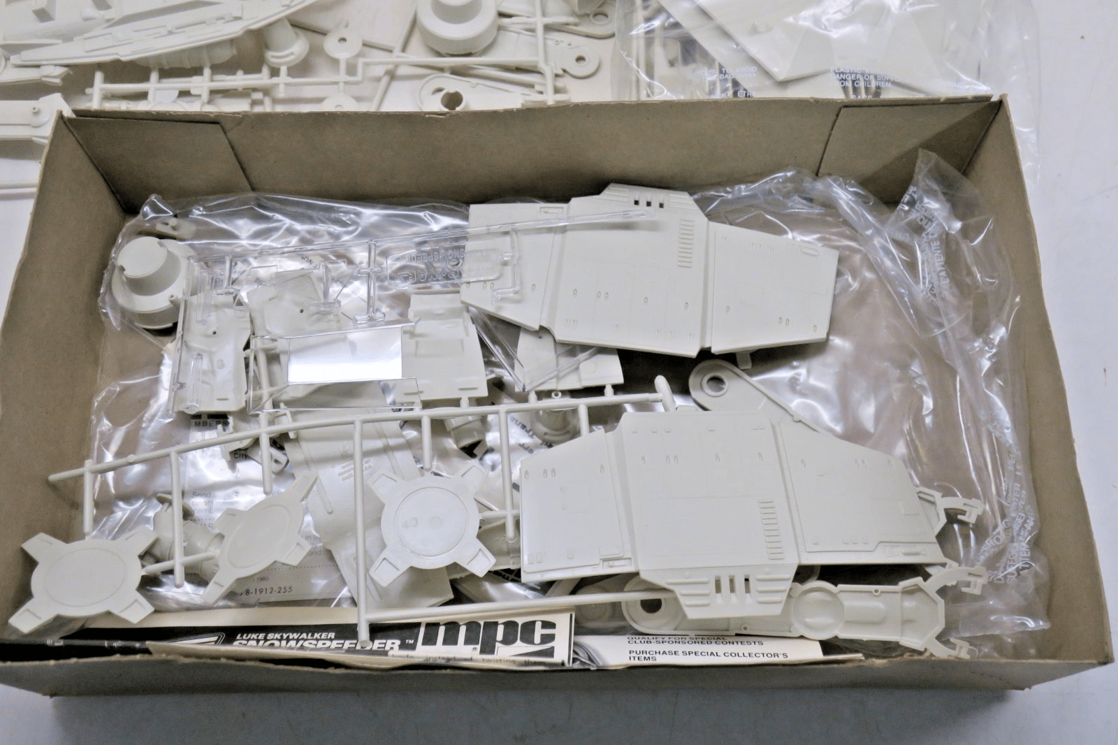 MPC 1/100 Star Wars Empire Strikes Back AT - AT Model Kit 950 - WISE GUYS HOBBIES LLC
