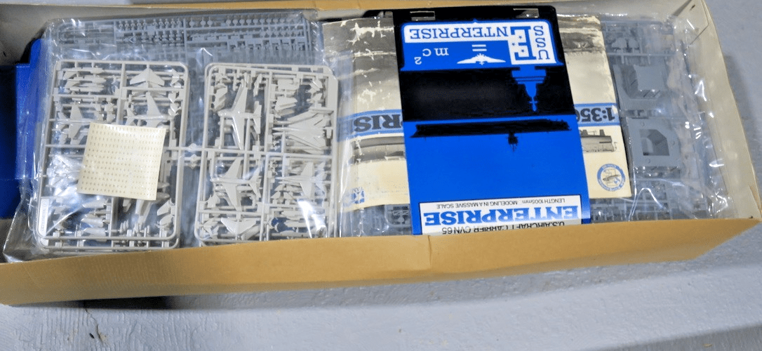 Tamiya Model Kit 7307 1:350 Scale US Aircraft Carrier CVN 65 Enterprise BOX DAM - WISE GUYS HOBBIES LLC
