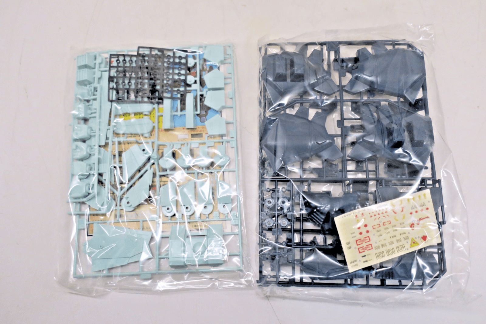 Arii Macross 1/72 Armored VF - 1J Valkyrie Model Kit No. 16 AR - 305 - 800 White Box - WISE GUYS HOBBIES LLC