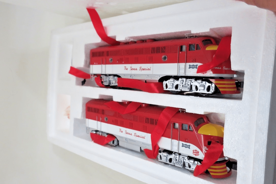 MTH O Scale Premier EMD F - 3 AA Diesel Set Texas Special MT - 2084LP 3 Rail - WISE GUYS HOBBIES LLC
