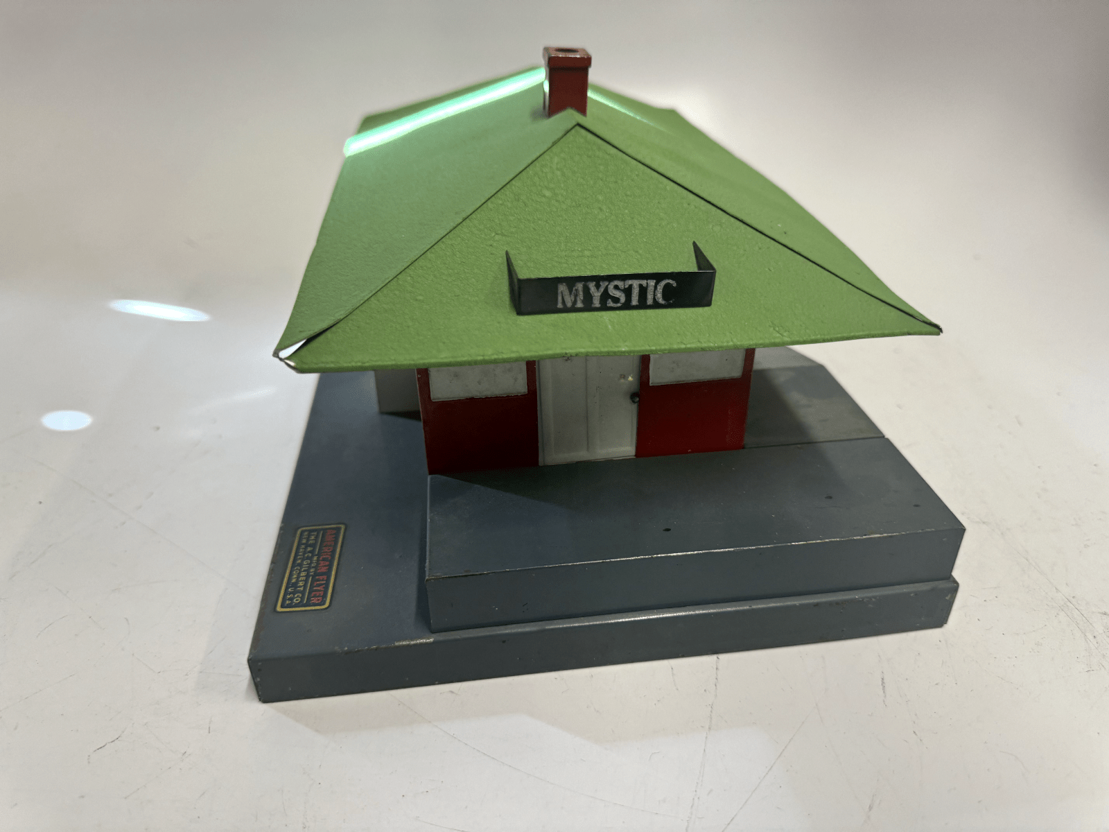 American Flyer 258 S Scale Mystic Illuminated Passenger and Freight Station - WISE GUYS HOBBIES LLC