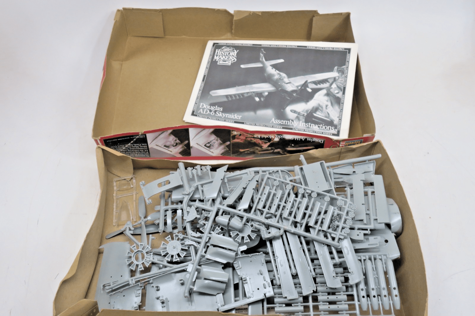 Revell The History Makers 1/40 Douglas A - 1H Skyraider Model Kit 8615 USED - WISE GUYS HOBBIES LLC