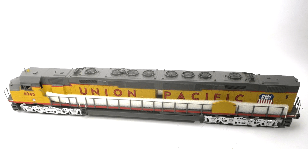 MTH 20-2432-1 Union Pacific DD40AX Diesel Locomotive 6945 with PS2 - WISE GUYS HOBBIES LLC