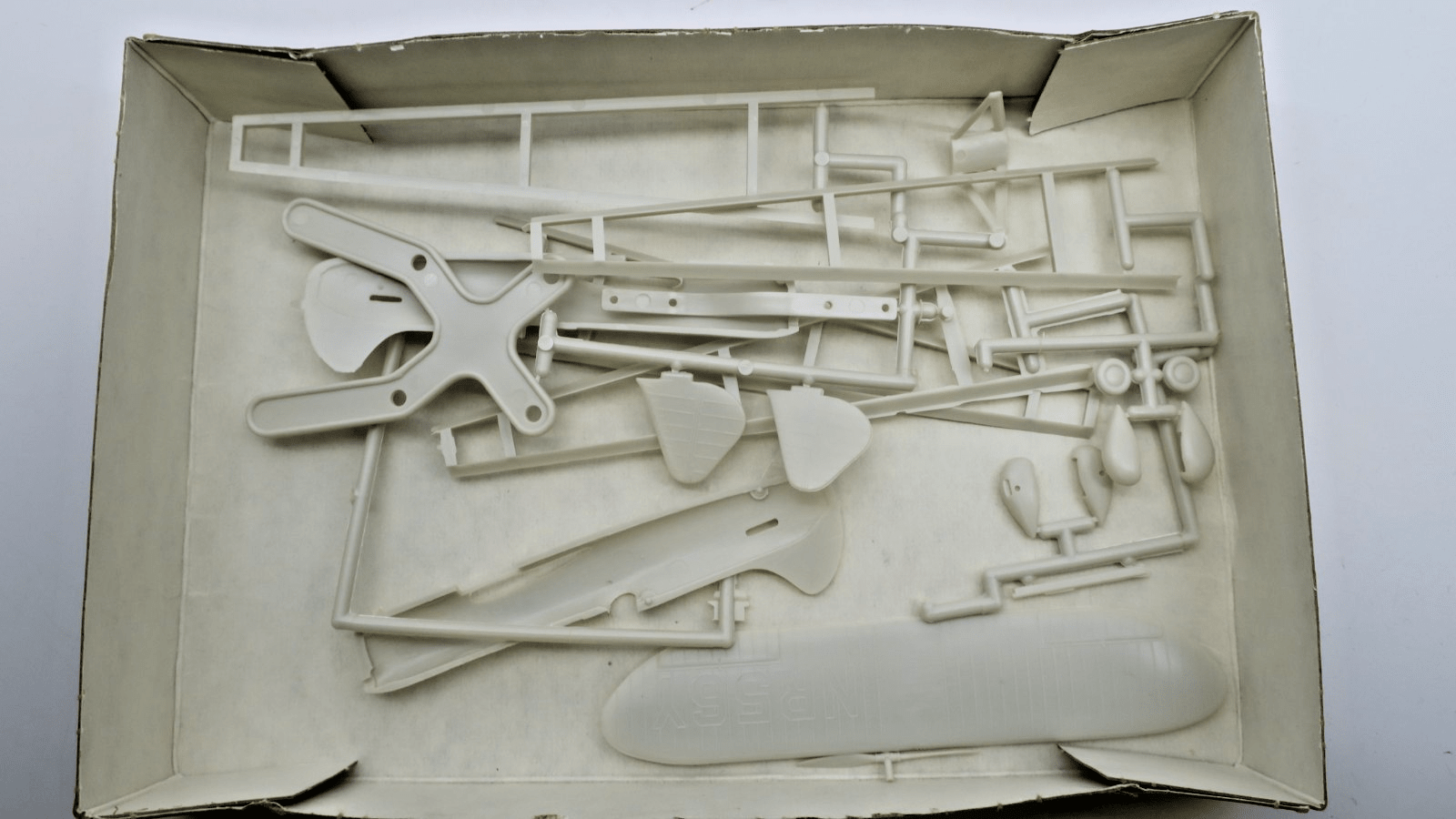 Testors 1/48 Howard "Ike" Model Kit 915 - WISE GUYS HOBBIES LLC