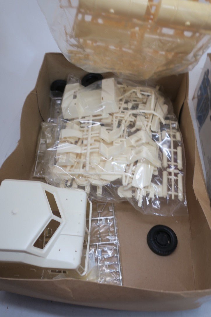 AMT 5018 Kenworth COE Aerodyne Original Kit 1/25 Scale - WISE GUYS HOBBIES LLC