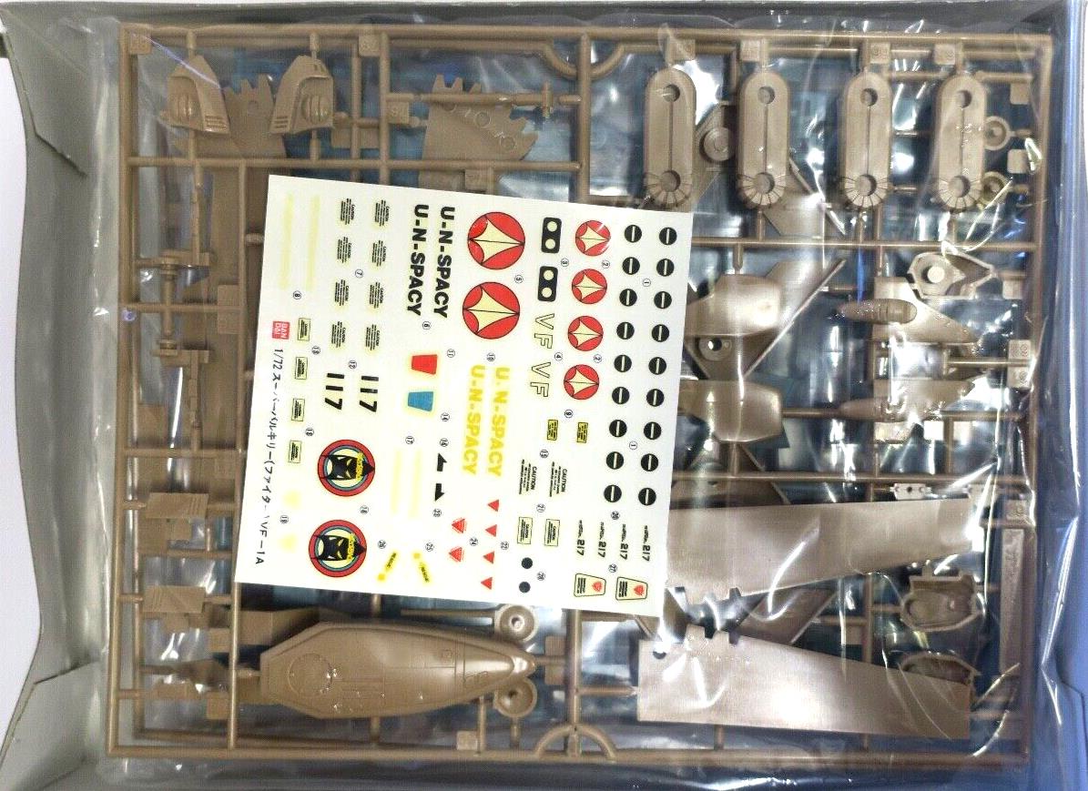 Bandai Macross 1/72 Super Fighter Valkyrie VF-1A Model Kit No. 8