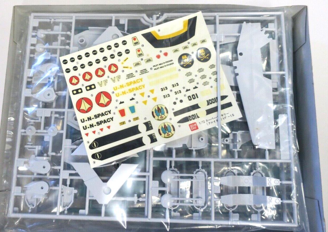 Bandai Macross 1/72 Super Fighter Valkyrie VF-1S Model Kit No. 6