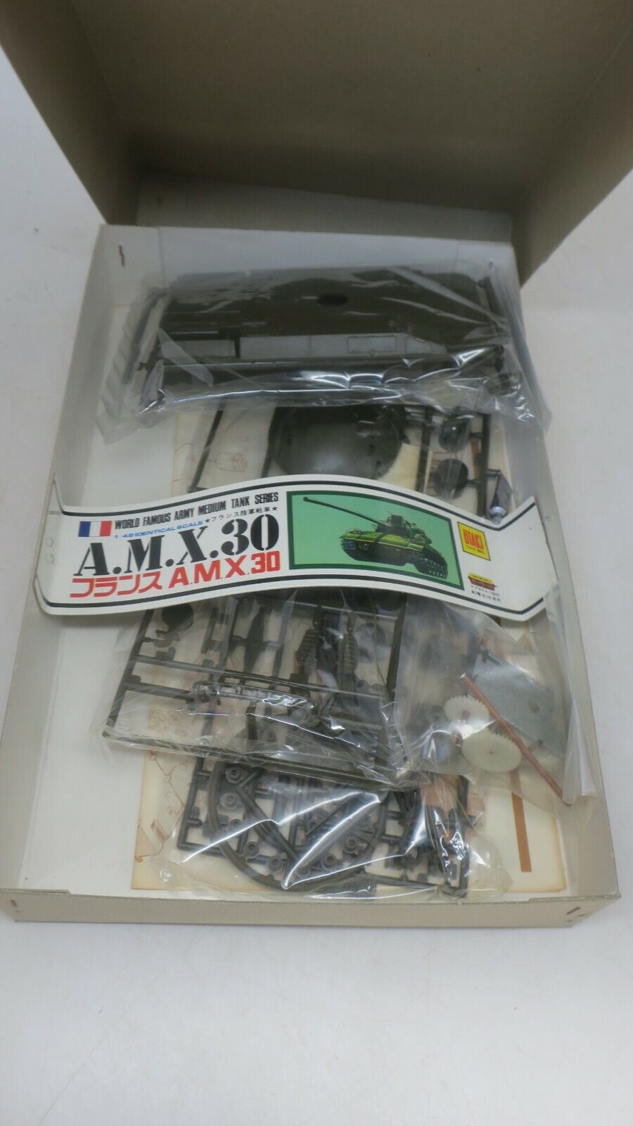 OTAKI FRENCH A.M.X.30 TANK OT4-22 1:48 KIT W/MOTOR 70'S