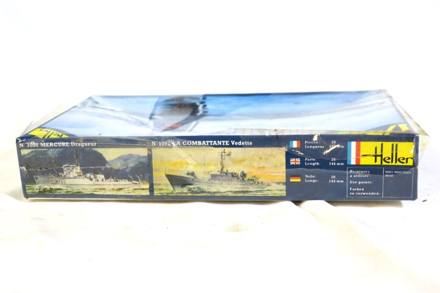 Heller - Daphne Sub Marine S641 - Model Kit No 1073   A1