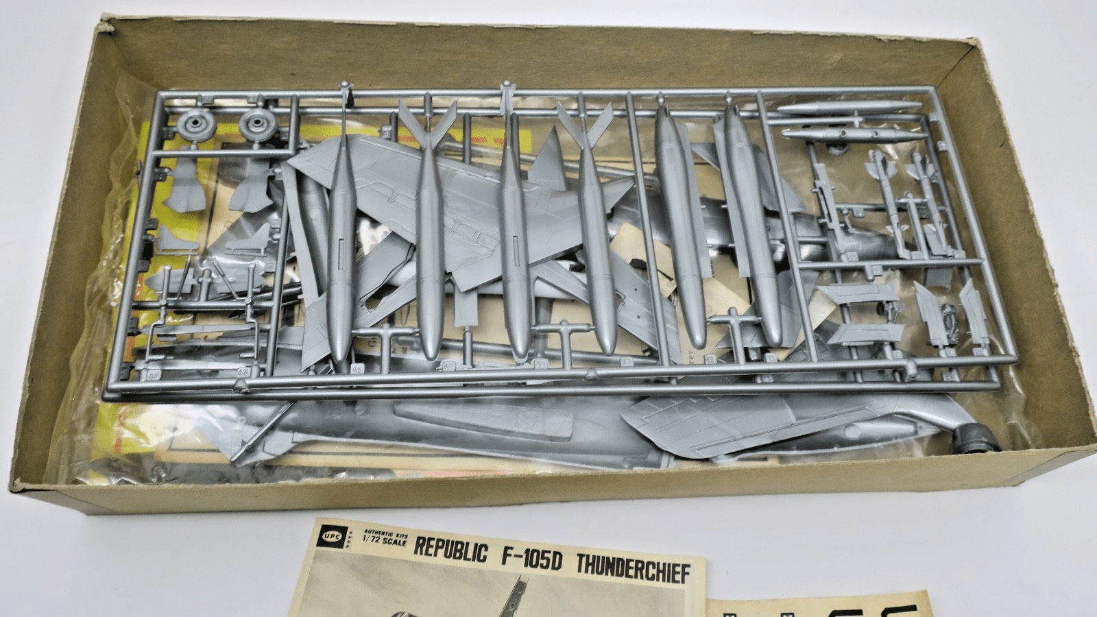 Vintage UPC 1/72 F - 105D Thunderchief Model Kit - WISE GUYS HOBBIES LLC
