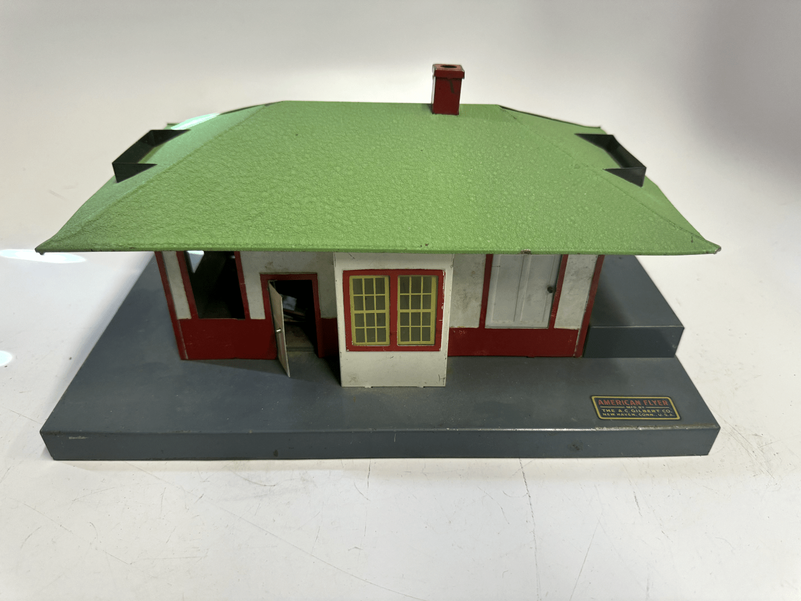 American Flyer 258 S Scale Mystic Illuminated Passenger and Freight Station - WISE GUYS HOBBIES LLC