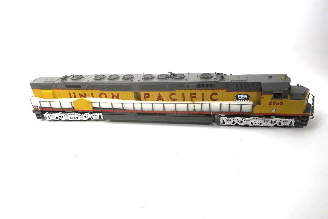 MTH 20-2432-1 Union Pacific DD40AX Diesel Locomotive 6945 with PS2 - WISE GUYS HOBBIES LLC