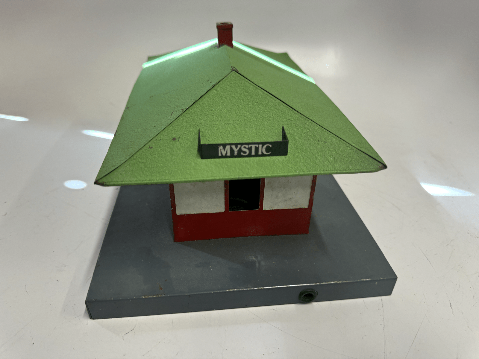 American Flyer 258 S Scale Mystic Illuminated Passenger and Freight Station - WISE GUYS HOBBIES LLC