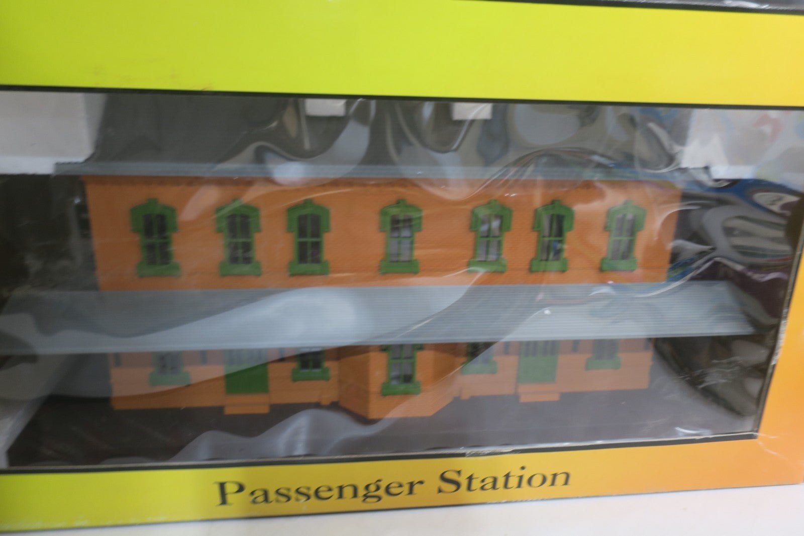 Rail King By MTH O Scale 30 - 9005 Passenger Station w/ Dual Platform illuminated - WISE GUYS HOBBIES LLC