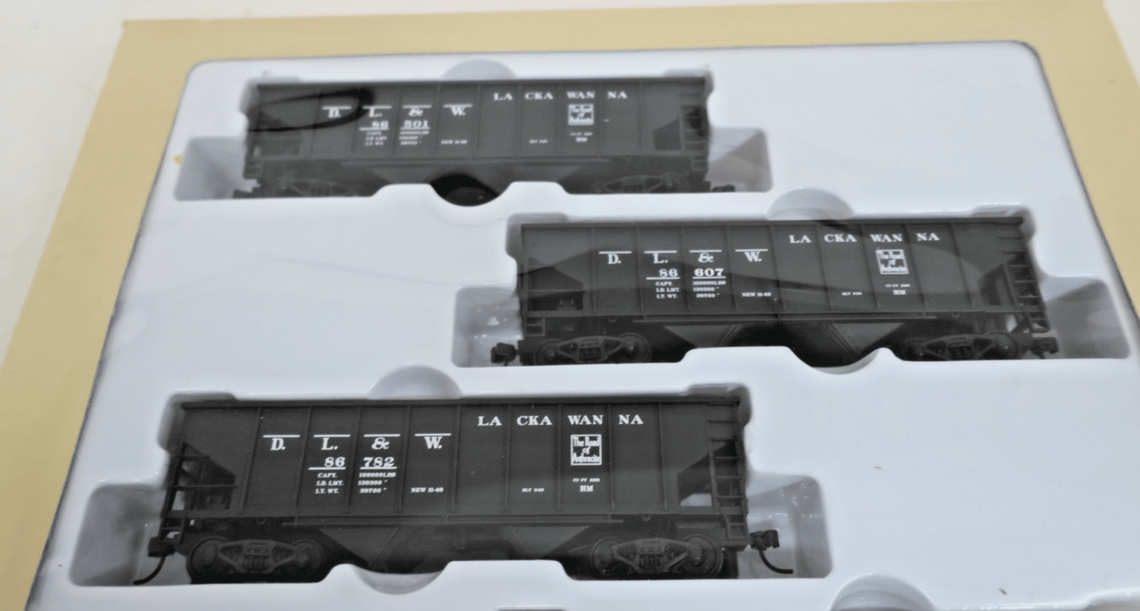 Walthers 932 - 945 HO Delaware Lackawanna DL&W PS - 3 Twin Hopper Train Car 6 Pack - WISE GUYS HOBBIES LLC