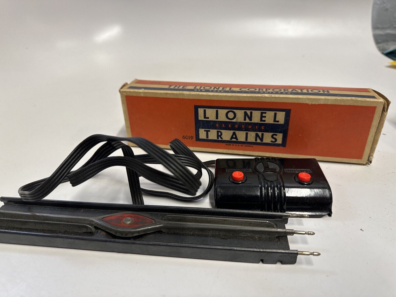 LIONEL 6019 PREWAR UNCOPUPLING TRACK WITH REMOTE (PARTS/RESTORE ONLY) - WISE GUYS HOBBIES LLC