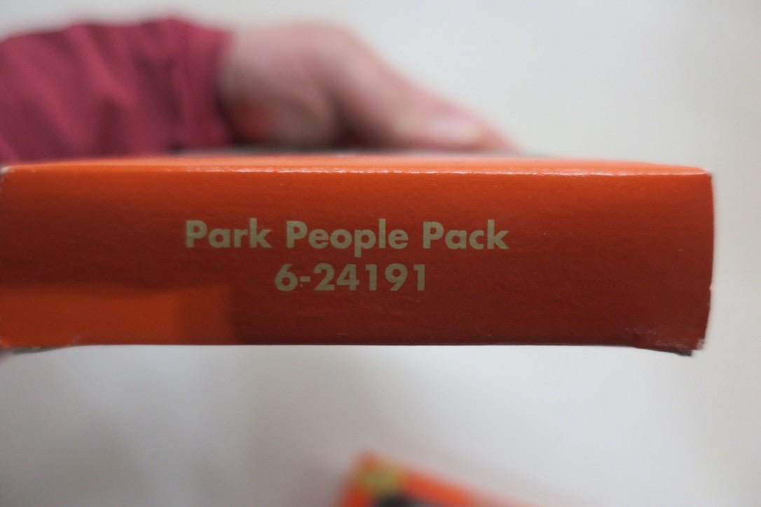 Lionel 6 - 24191 Park People Pack O - 27 NIB Pewter Hand Painted 5 Pieces 2004 - WISE GUYS HOBBIES LLC