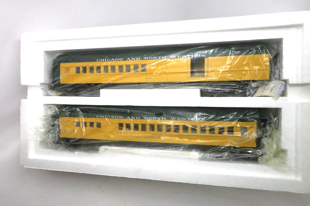 MTH 20-4130 Chicago NorthWestern, Scale Madison Combine/Diner Set