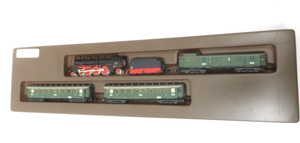 Z Marklin 8100 BR 18 Locomotive & 3-Car Passenger Set - WISE GUYS HOBBIES LLC