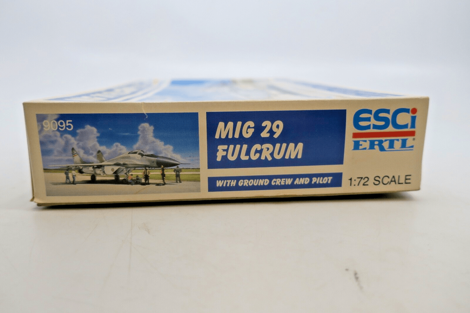 ESCI 1/72 MiG-29 Fulcrum With Ground Crew And Pilot Model Kit - WISE GUYS HOBBIES LLC