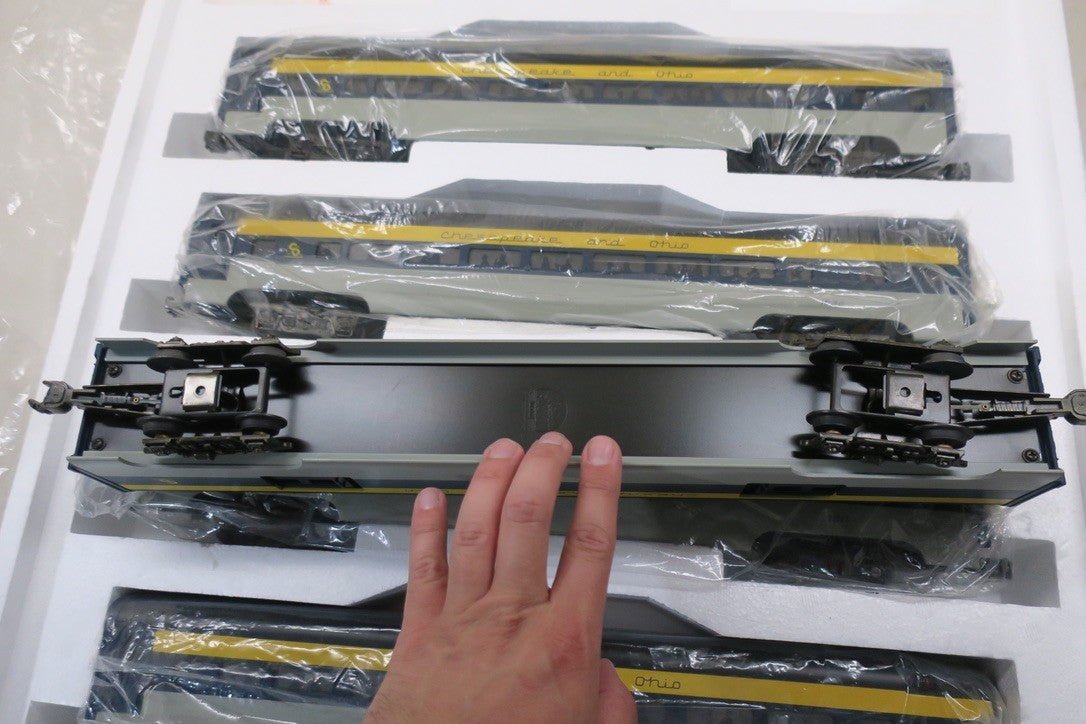 MTH MT 20-6502 Chesapeake & Ohio 5 Car 70' Painted Aluminum Passenger Set - WISE GUYS HOBBIES LLC