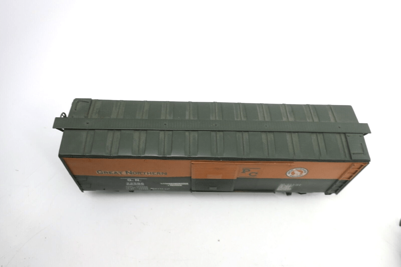 O Scale Brass 2 Rail Box Car PFE Steel Reefer Great Northern 22586 - WISE GUYS HOBBIES LLC