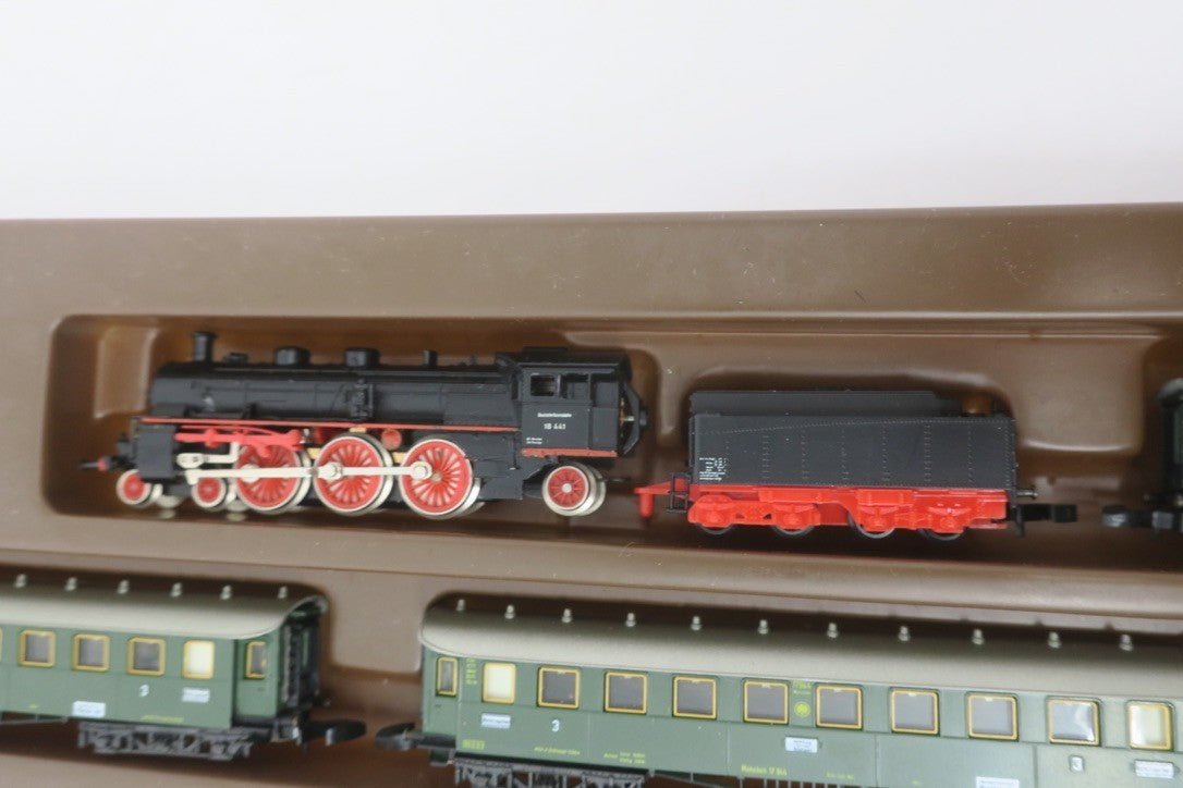 Z Marklin 8100 BR 18 Locomotive & 3-Car Passenger Set - WISE GUYS HOBBIES LLC
