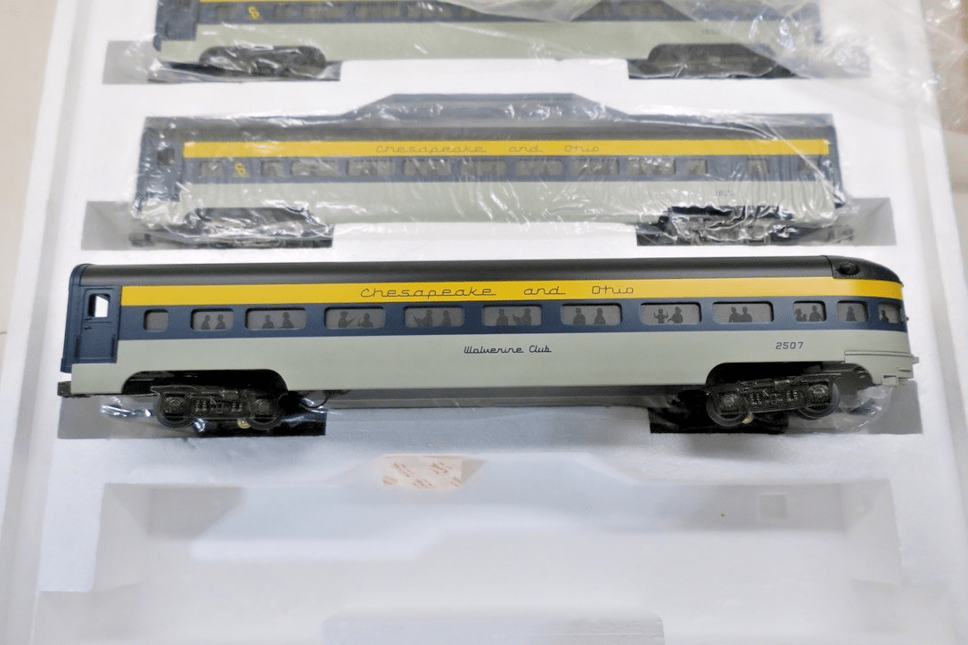 MTH MT 20-6502 Chesapeake & Ohio 5 Car 70' Painted Aluminum Passenger Set - WISE GUYS HOBBIES LLC