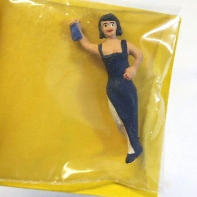 Mountain blue miniatures Lady in Long Black Dress (painted) 007 1/48 - WISE GUYS HOBBIES LLC