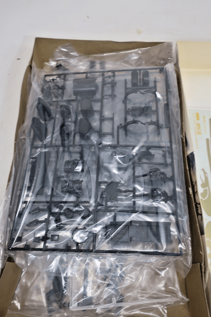 MRC AH - 1T Super Cobra Gold Cobra 1/35 BA105 FS NEW Model Kit - WISE GUYS HOBBIES LLC