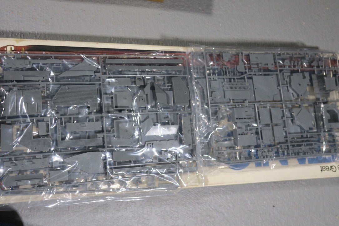 Tamiya Model Kit 7307 1:350 Scale US Aircraft Carrier CVN 65 Enterprise BOX DAM - WISE GUYS HOBBIES LLC