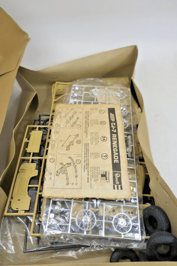 REVELL 1/16 JEEP CJ - 7 RENEGADE + SUZUKI DIRT BIKE 1979 MODEL Model Kit - WISE GUYS HOBBIES LLC