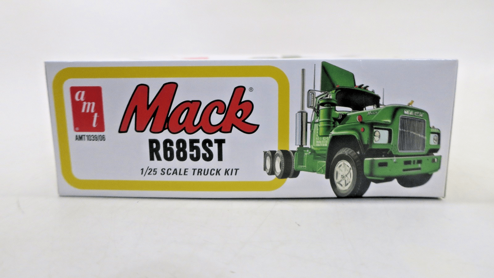 AMT 1/25 Mack R68ST Model Kit 1039/06 - WISE GUYS HOBBIES LLC