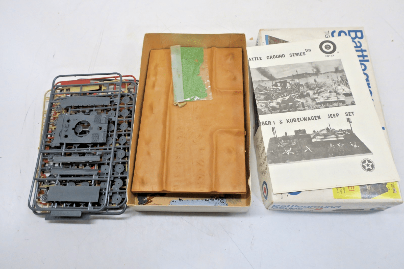 Entex 1/76 Battleground Series 2 Tiger 1 Tank Diorama Plastic Model Kit 8506B - WISE GUYS HOBBIES LLC