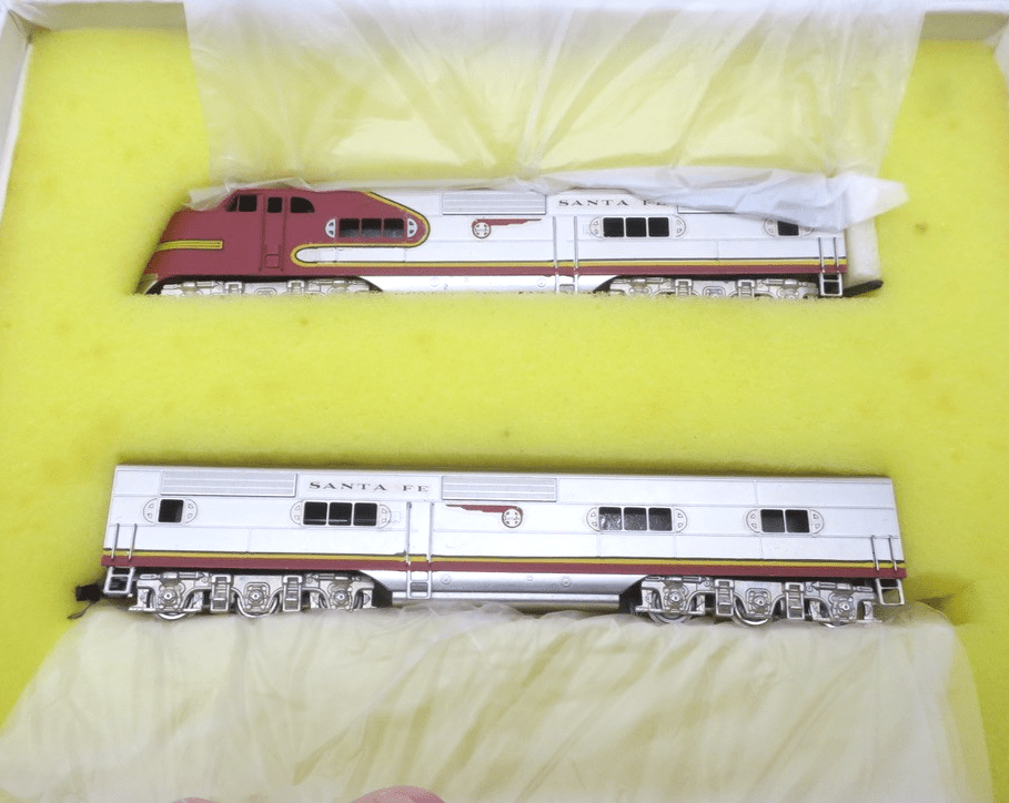 ORIENTAL LIMITED N SCALE BRASS AT & SF EMD E6A + E6B 2000HP DIESEL ENGINE SET - WISE GUYS HOBBIES LLC
