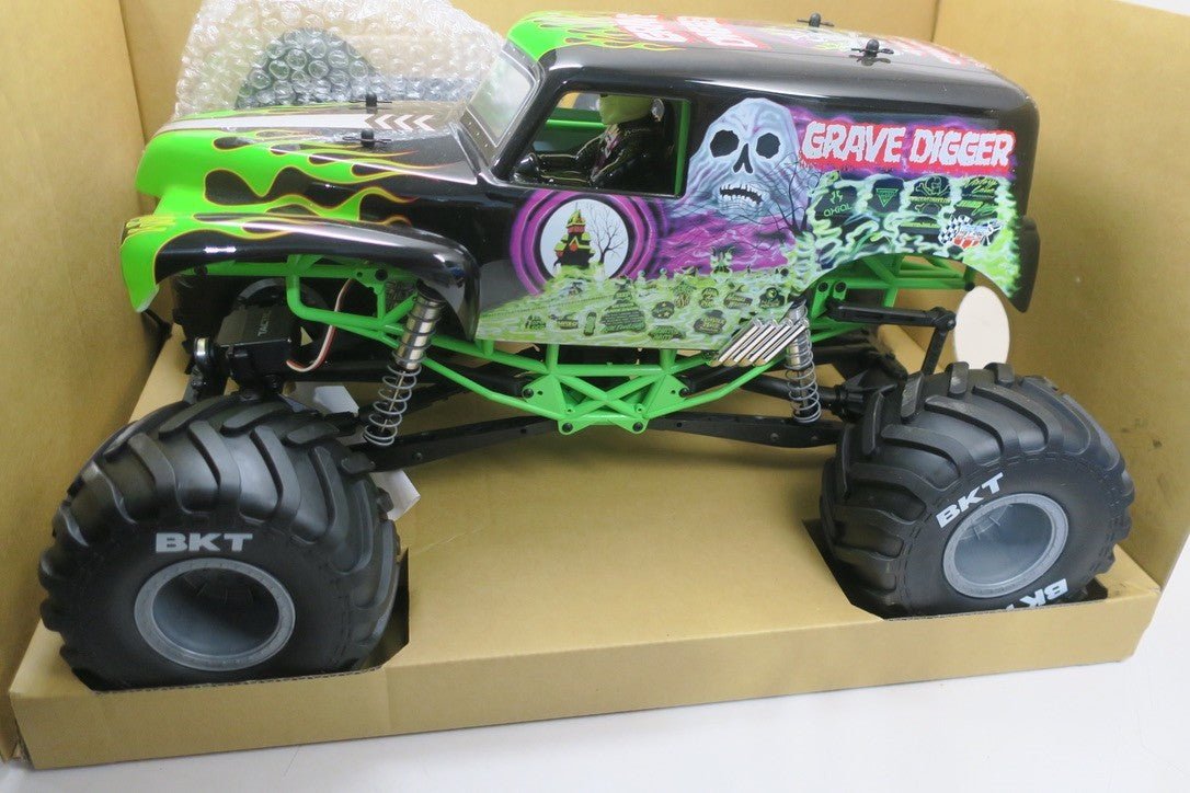 Axial Grave Digger RTR RC 1/10 scale SMT10 Off Road Truck Rare - WISE GUYS HOBBIES LLC