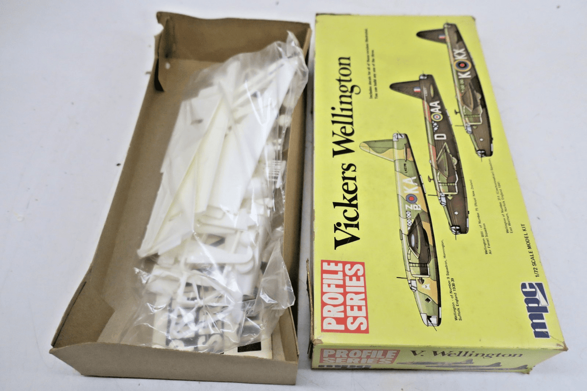 MPC 1/72 Vickers Wellington Model Kit 2 - 2005 NO DECALS - WISE GUYS HOBBIES LLC
