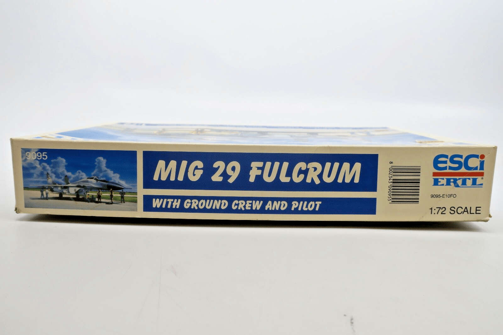 ESCI 1/72 MiG-29 Fulcrum With Ground Crew And Pilot Model Kit - WISE GUYS HOBBIES LLC