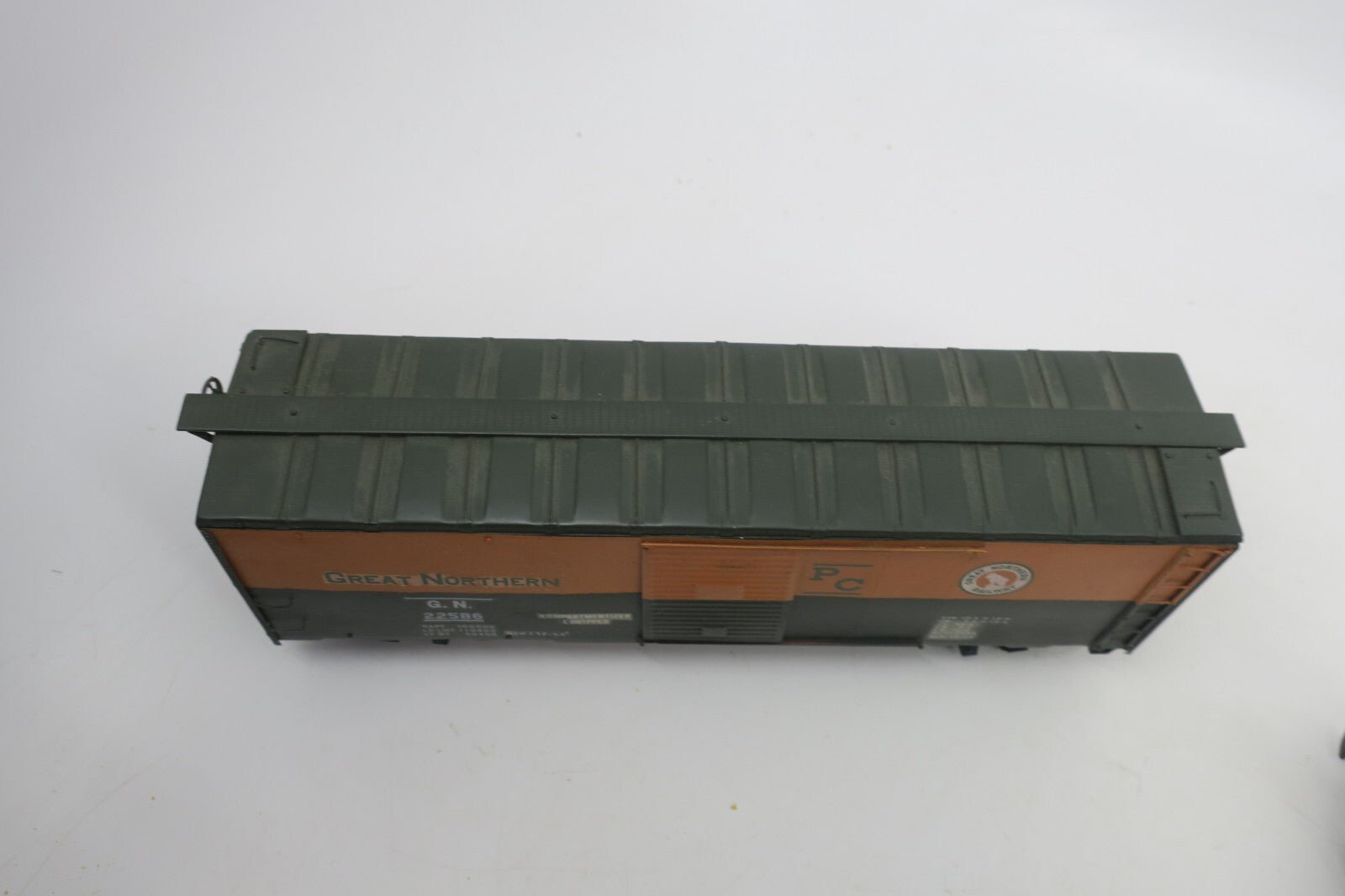 O Scale Brass 2 Rail Box Car PFE Steel Reefer Great Northern 22586 - WISE GUYS HOBBIES LLC
